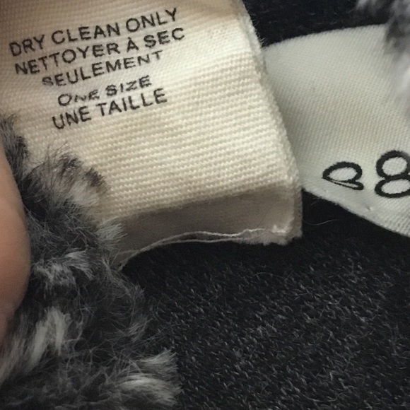 Madison 88 Women’s Soft Cozy Animal Print Pancho Sweater OS - Picture 5 of 5